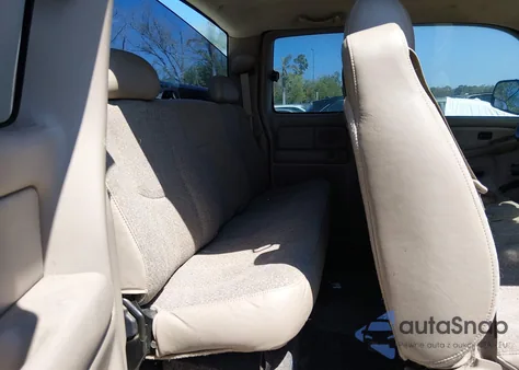 2004 Chevrolet Silverado 2500Hd из США, поврежденный, VIN 1GCHC29G94E252991